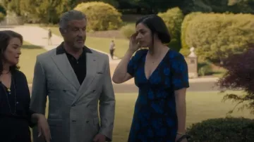 La robe midi à pois et roses de Kooples portée par Cristina Manfredi-Grieger (Tatiana Lia Zappardino) vue dans Tulsa King (S02E03)
