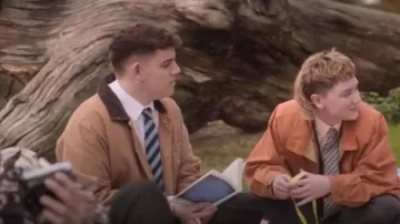Dickies Duck Canvas Deck Jacket in Brown with Borg Collar worn by Isaac Henderson (Tobie Donovan) as seen in Heartstopper (S03E04)