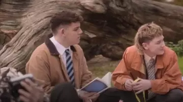 Dickies Duck Canvas Deck Jacket in Brown with Borg Collar worn by Isaac Henderson (Tobie Donovan) as seen in Heartstopper (S03E04)
