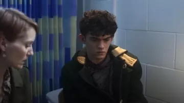 Gloverall Mid Monty Duffle Coat in Pine Green worn by Charlie Spring (Joe Locke) as seen in Heartstopper (S03E04)