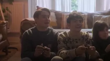 Carhartt WIP Long Sleeve Pocket T-Shirt in Ore worn by Nick Nelson (Kit Connor) as seen in Heartstopper (S03E04)