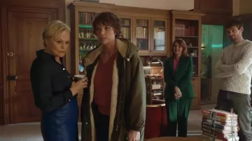The looks of the series Master Crimes: Captain Delandre (Anne Le Nen) wears a khaki coat in episode 1, season 1