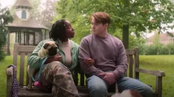 Carhartt Sedona Sweatshirt in Provence Purple worn by Nick Nelson (Kit Connor) as seen in Heartstopper (S03E07)