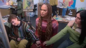 Urban Outfitters Space-Dye Laddered Knit Shrug worn by Elle Argent (Yasmin Finney) as seen in Heartstopper (S03E07)