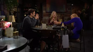 Escarpins métalliques Schutz Chelsie portés par Phyllis Summers (Michelle Stafford) comme on le voit dans Les Feux de l’Amour le 17 septembre 2024