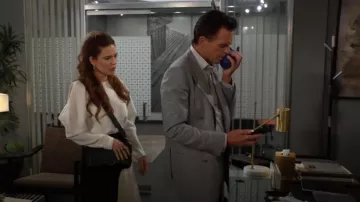 Bolso diario Borderline de Zadig & Voltaire usado por Victoria Newman (Amelia Heinle) como se ve en The Young and the Restless el 18 de septiembre de 2024