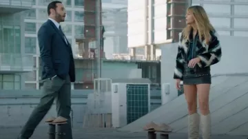 Superdown Mona Mini Skirt worn by Morgan (Kaitlin Olson) as seen in High Potential (S01E02)