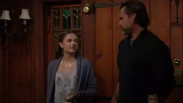 Cami NYC The Sweetheart Cami en Tea Party Floral usado por Faith Newman (Reylynn Caster) como se ve en The Young and the Restless el 2 de octubre de 2024