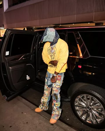 Kapital Blue Paisley Patchwork Bandana worn by Sleepy Hallow on the Instagram account @_sleepyhallow_