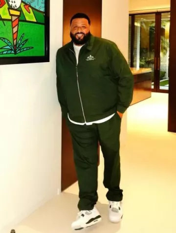Pantalon Prada Plissé Vert Billard Noir porté par DJ Khaled sur le compte Instagram @djkhaled
