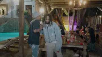 Pantalones cargo Balenciaga beige acampanados con cremallera y cremallera usados por DDG en DDG & G Herbo - Nosey [Video oficial]