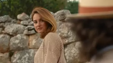 Outfits of Killer Heat Movie: Shailene Woodley wears Beige Sweater to play Penelope Vardakis