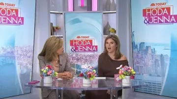 Robe midi Simkhai Janese à épaules dénudées portée par Jenna Bush Hager, comme on le voit dans Today with Hoda & Jenna le 7 octobre 2024