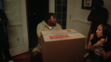 Sudadera con capucha Nike Neutral Khaki Windrunner Zip usada por Tee Grizzley en Tee Grizzley - Robbery 8 [Official Video]
