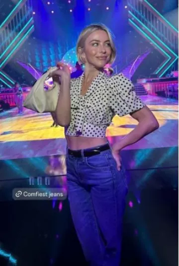 Toteme Slim Trouser Leather Belt Black worn by Julianne Hough on her Instagram Story on September 17, 2024