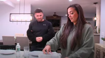 Sudadera Nike Phoenix Fleece Crewneck usada por Sammi Giancola como se ve en Jersey Shore: Family Vacation (T07E19)