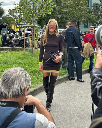 Fendi Simply Fendi Mini porté par Anna Dello Russo au défilé Fendi le 17 septembre 2024