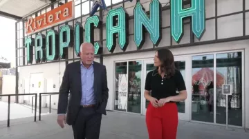 Zoe and Claire Rib Polo Sweater worn by Liz Kreutz as seen in Today on  October 9, 2024