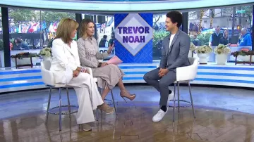 Robe rayée Veronica Beard Lex portée par Savannah Guthrie comme on le voit dans Today le 9 octobre 2024