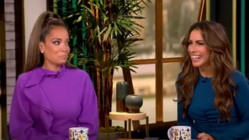 Ulla Johnson Corinna Pull à col roulé en laine brossée à volants porté par Sunny Hostin comme on le voit dans The View le 3 octobre 2024