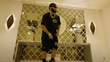 Givenchy Lunettes de soleil Shiny Black Giv Cut portées par El Alfa dans El Alfa « El Jefe » - RIKITAN | Vidéo officielle