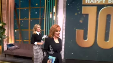 Cinq a Sept Rhinestone Paisley Cheyenne Blazer usado por Joy Behar como se ve en The View el 4 de octubre de 2024