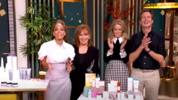 Falda larga de lana y algodón Macro Houndstooth de Dolce & Gabbana usada por Sara Haines vista en The View el 4 de octubre de 2024