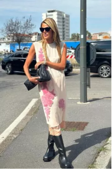 Jupe en soie Habutai brodée Prada portée par Anna Dello Russo au défilé Prada le 19 septembre 2024