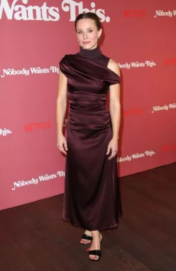 Staud Canal Top in Merlot worn by Kristen Bell at Nobody Wants This Photocall on September 19, 2024