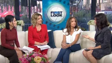 Cinq a Sept Khloé Blazer de manga fruncida usado por Christine Romans como se ve en Today el 10 de octubre de 2024