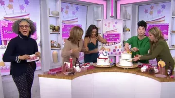 Diane von Furstenberg Greg Pantalon en laine mélangée porté par Carla Hall, comme on le voit dans Today with Hoda & Jenna le 10 octobre 2024