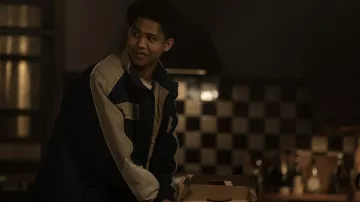 Wardrobe of The Penguin: Victor Aguilar (Rhenzy Feliz) wears Grey and Black Zip Jacket in season 1, episode 2