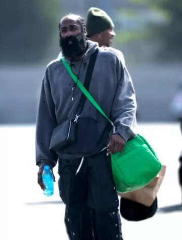 Pantalones de chándal Hellstar Black Side Snap usados por James Harden en la cuenta de Instagram @laclippers