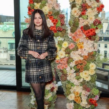 Selena Gomez porte une veste à carreaux pour le brunch des Netflix Awards lors du BFI London Film Festival en octobre 2024