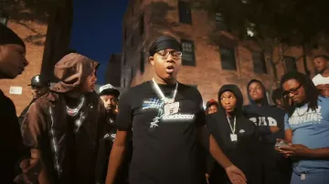 Camiseta Casablanca Black Croquis de Tennis usada por VonOff1700 en VonOff1700- Dead N****s ft. Polo G y G Herbo (Video Oficial)