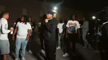 Sudadera con capucha Nike Black Windrunner Zip usada por VonOff1700 en VonOff1700- Dead N****s ft. Polo G y G Herbo (Video Oficial)