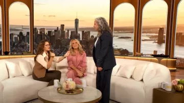 Gilet Babaton Deniro porté par Drew Barrymore tel qu’on le voit dans The Drew Barrymore Show le 10 octobre 2024