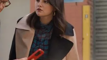 Outfits of Only Murders in the Building: Mabel Mora (Selena Gomez) wears Two Tone Coat in season 4, episode 8
