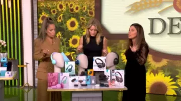 Haut en tricot ouvert à manches longues Ulla Johnson Cyrus porté par Gretta Monahan, comme on le voit dans The View le 11 octobre 2024