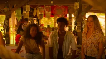 Urban Outfitters Beach Print Button-Down Shirt worn by Sarah Cameron (Madelyn Cline) as seen in Outer Banks (S04E01)