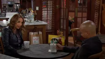 Chaqueta de Zadig y Voltaire Liam usada por Lily Winters (Christel Khalil) como se ve en The Young and the Restless el 11 de octubre de 2024