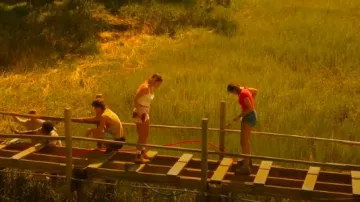 Bota Miz Mooz Lizette Chelsea usada por Sarah Cameron (Madelyn Cline) como se ve en Outer Banks (S04E01)