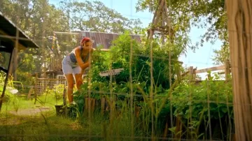 Levis 501® '90s Women’s Shorts porté par Kiara Carrera (Madison Bailey) comme on le voit dans Outer Banks (S04E01)