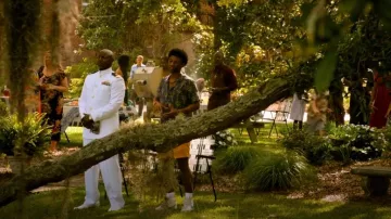 Nike Blazer 77 High usada por Pope Heyward (Jonathan Daviss) como se ve en Outer Banks (S04E02)