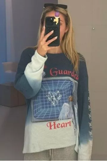 Octobuddy Silicone Suction Phone Case Adhesive Mount used by Alix Earle on her Instagram Story on October 2, 2024