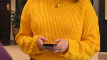 Wardrobe of Only Murders in the Building Season 4: Mabel Mora (Selena Gomez) wears Yellow Knit Sweater in episode 6