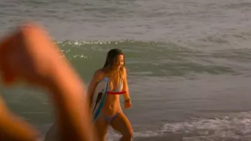 Top de bikini O'Neill Julie Madrid usado por Sarah Cameron (Madelyn Cline) como se ve en Outer Banks (S04E04)