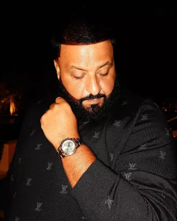 Polo de manga larga Louis Vuitton Navy Allover LV usado por DJ Khaled en la cuenta de Instagram @djkhaled