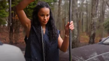 The Frankie Shop Gilet en tissage mélangé à rayures fines Shane porté par Sai De Silva comme on le voit dans The Real Housewives of New York City (S15E03)