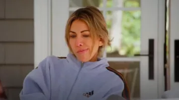 Adidas Hommes Polaire Demi-Zip Pull Bleu XL 3 Bandes Sweat-shirt à manches longues porté par Erin Dana Lichy comme on le voit dans The Real Housewives of New York City (S15E03)